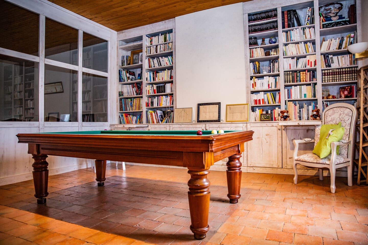 Bibliothèque et verriere en chêne style campagne